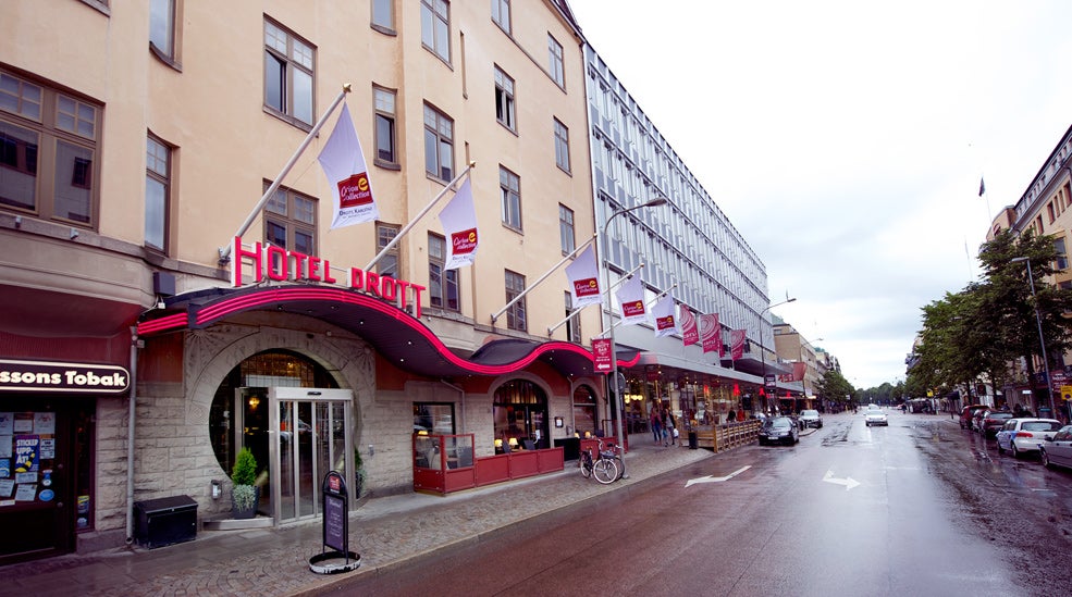 Location and hotel front of the Drott Hotel in Karlstad