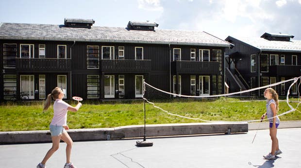 In summer, badminton is one of the many sport activities at Norrefjell Ski & Spa Hotel in Norrefjell