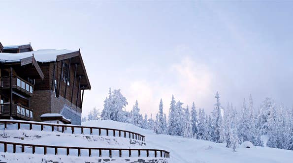 The snow-covered surroundings during the winter at Norrefjell Ski & Spa Hotel in Norrefjell
