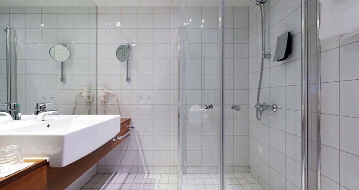 Large bathroom in standard single room at Quality Grand Hotel in Kristiansund