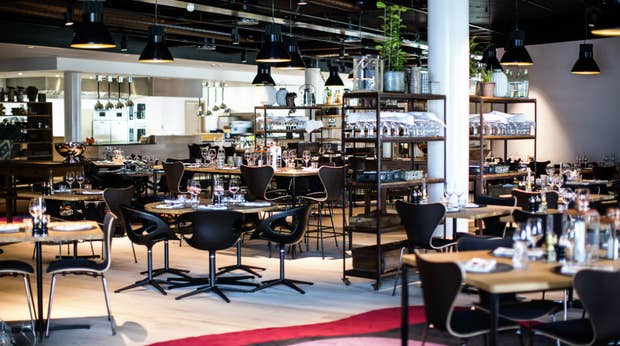 Extensive and well-designed restaurant area at Energy Hotel in Stavanger
