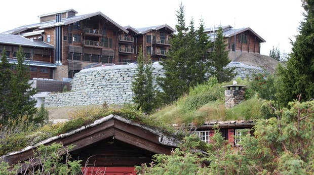 The summer facade of the Norrefjell Ski & Spa Hotel in Norrefjell