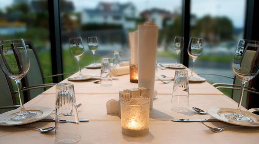 Hip and spacious gourmet restaurant with space for 120 guests at Quality Ulstein Hotel in Ulsteinvik